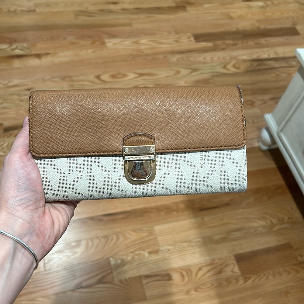 Micheal Kors wallet